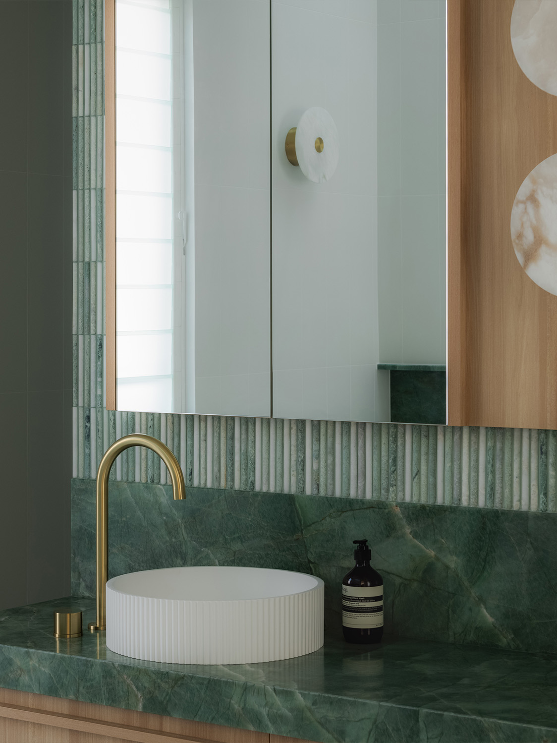 mid century modern gree marble bathroom tiles
