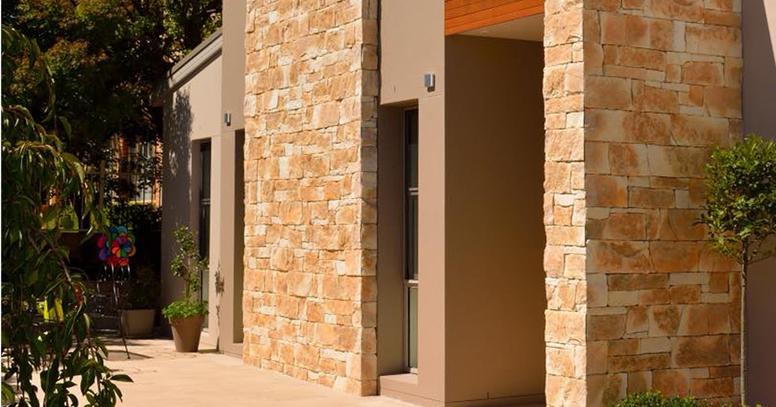 Stone cladding on an urban facade